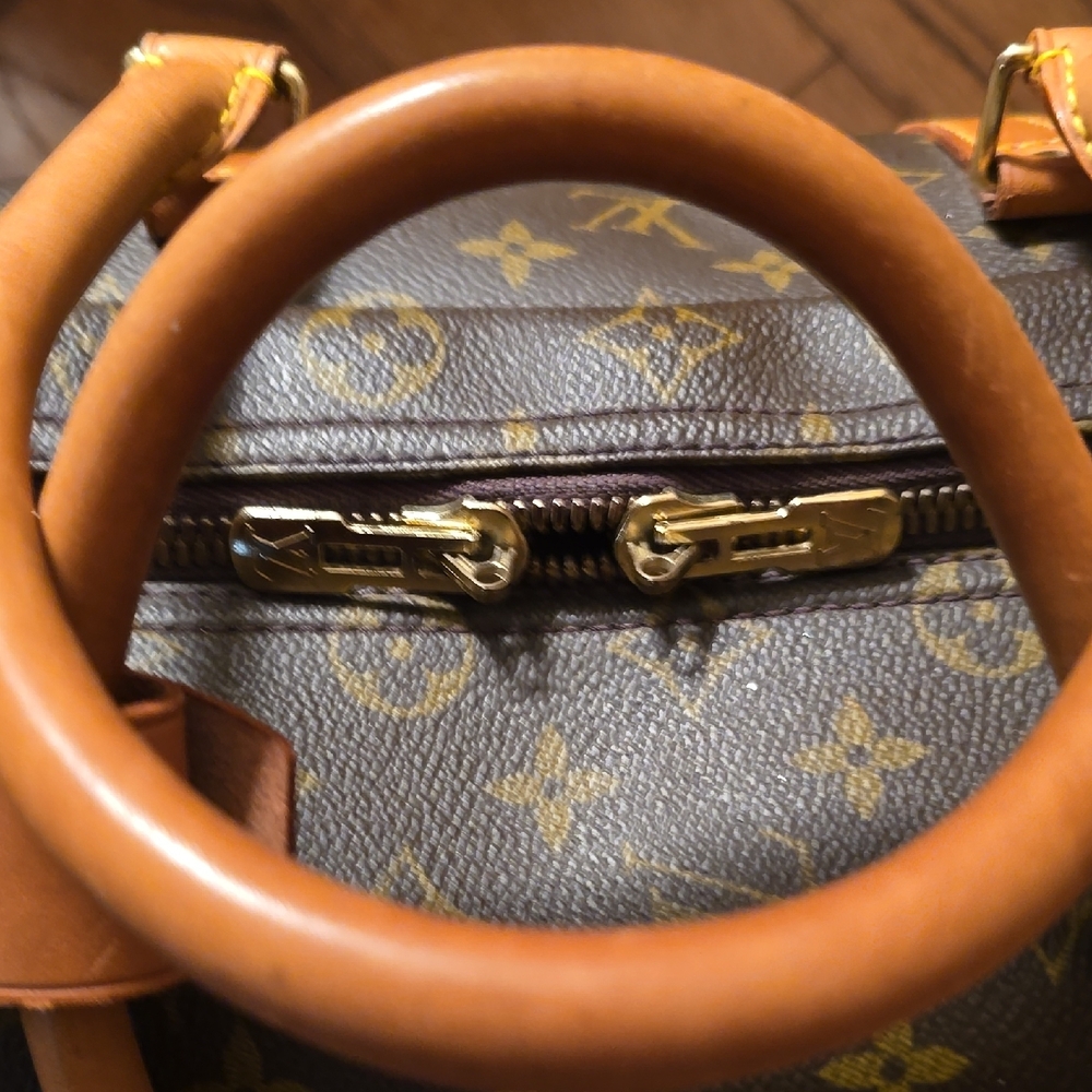 Louis Vuitton Classic Monogram Travel Bag EUC CLEAN IN SIDE Resonable Offers !!! - Picture 9 of 14